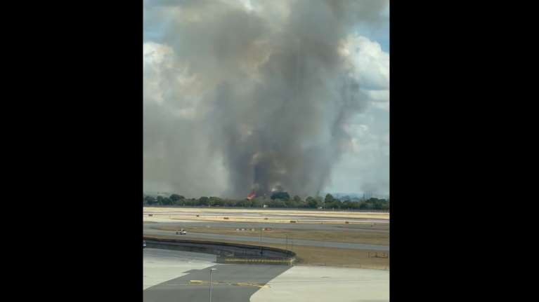 Συναγερμός στο Λονδίνο: Μεγάλη φωτιά κοντά στο αεροδρόμιο Χίθροου [Εικόνες - Βίντεο]