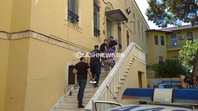 Φρίκη στα Χανιά: "Ο πατέρας μου με χτυπά από 5 χρονών, με απειλούσαν οι γονείς μου να μη μιλήσω" - Σοκάρει η 17χρονη