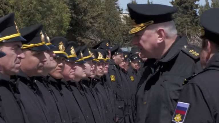 Θρίλερ με την τύχη του πληρώματος του "Μόσκβα" - Η Ρωσία εμφάνισε μέλη του καταδρομικού, η Ουκρανία τους θεωρούσε νεκρούς