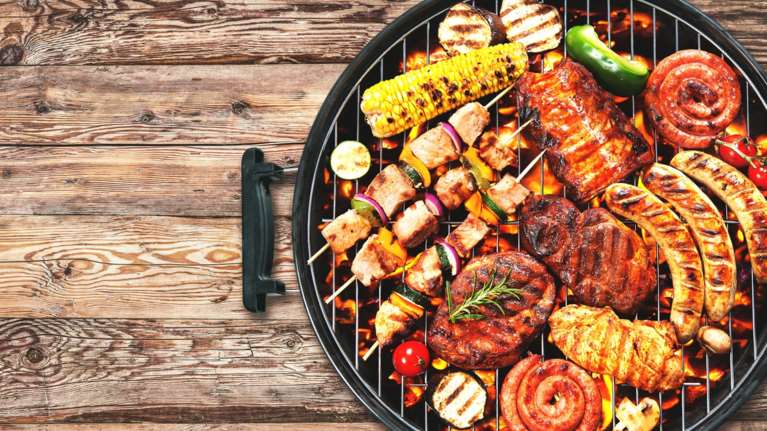 Τσικνοπέμπτη - Πετρετζίκης: Οι 4+1 τοπ συνταγές κρεατικών που θα σας ξετρελάνουν