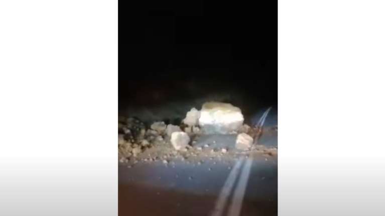 Κατολίσθηση στην Εθνική οδό Λάρισας-Κοζάνης - Μεγάλος όγκος χωμάτων [Βίντεο]