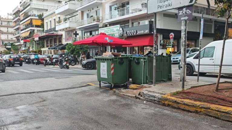 Τραγωδία στον Πειραιά: Νεκρός 88χρονος που παρασύρθηκε από απορριμματοφόρο [βίντεο]