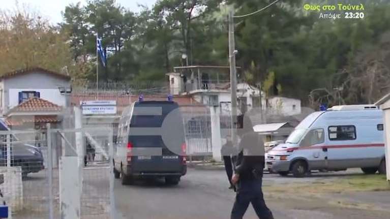 Αστυνομικός της Βουλής: Η στιγμή που ο 45χρονος φτάνει στις φυλακές της Τρίπολης - &quot;Πολύ άρρωστος και διεστραμμένος&quot;