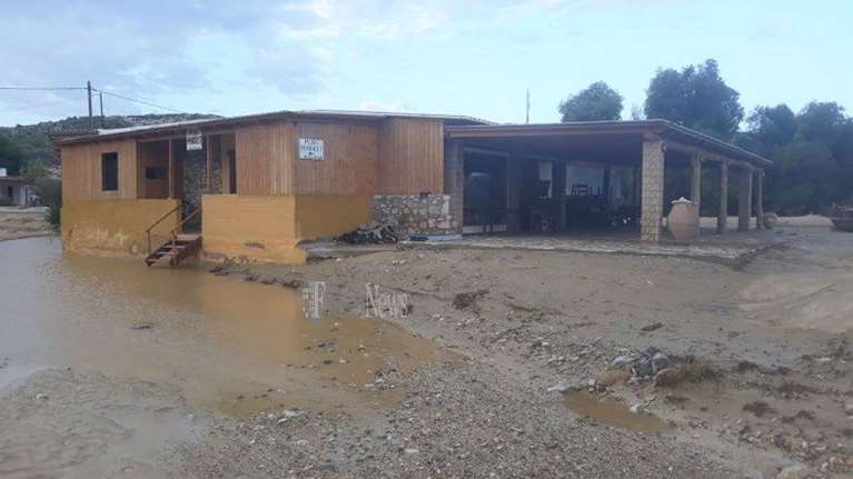 Βομβαρδισμένο τοπίο θυμίζει η Γαύδος μετά το πέρασμα του &quot;Ιανού&quot;