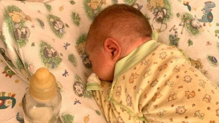 Τραγωδία στο &quot;Παίδων&quot;: Μωρό λίγων ημερών πνίγηκε στο ίδιο του το γάλα και πέθανε [βίντεο]