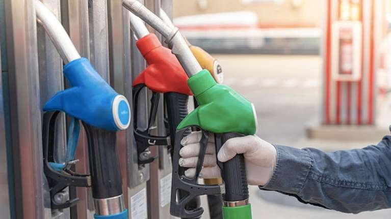 Στα ύψη και πάλι η τιμή της βενζίνης - Στα 1,90 ευρώ ανά λίτρο - Σε ποιες περιοχές ανέβηκε πάνω από τα 2 ευρώ