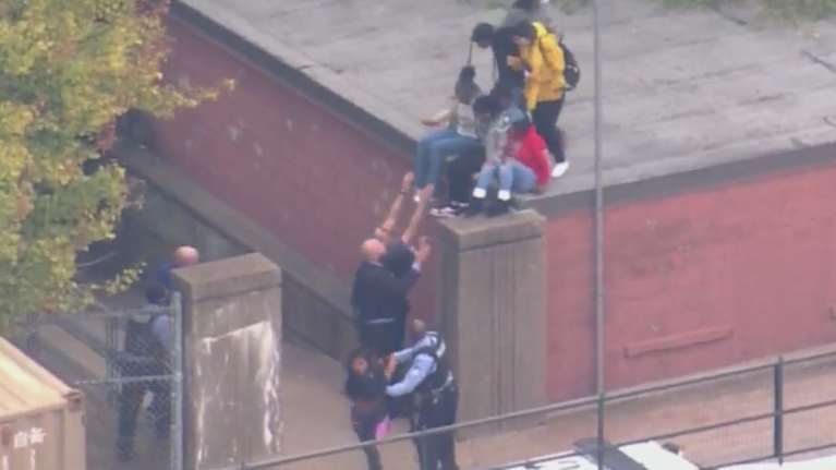 Μακελειό σε σχολείο των ΗΠΑ: Ένοπλος σκότωσε μια γυναίκα και μια έφηβη και τραυμάτισε άλλα 6 άτομα [Εικόνες - Βίντεο]