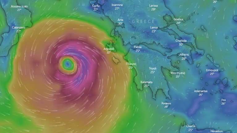 Κακοκαιρία Ιανός: Νέα πορεία του κυκλώνα αλλάζει τα δεδομένα - Ποιες περιοχές θα σαρώσει και ποιες θα γλιτώσουν [Βίντεο]