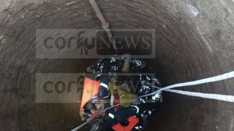 Κέρκυρα: Καρέ καρέ η διάσωση εγγονής και γιαγιάς που έπεσαν σε πηγάδι [Εικόνες - Βίντεο]