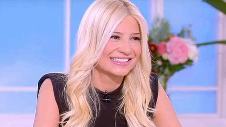 Η Φαίη Σκορδά στην πρώτη απάντηση στις φήμες που τη θέλουν εκτός ΣΚΑΪ