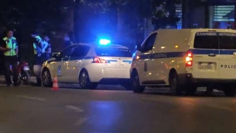 Τροχαίο με οδηγό μηχανής στην οδό Πανεπιστημίου: Τραυματίστηκε σοβαρά [βίντεο]