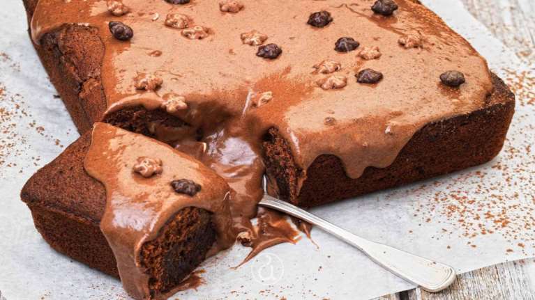 Αυτή η συνταγή είναι κόλαση: Σοκολατόπιτα με πραλίνα, πανεύκολη και γρήγορη