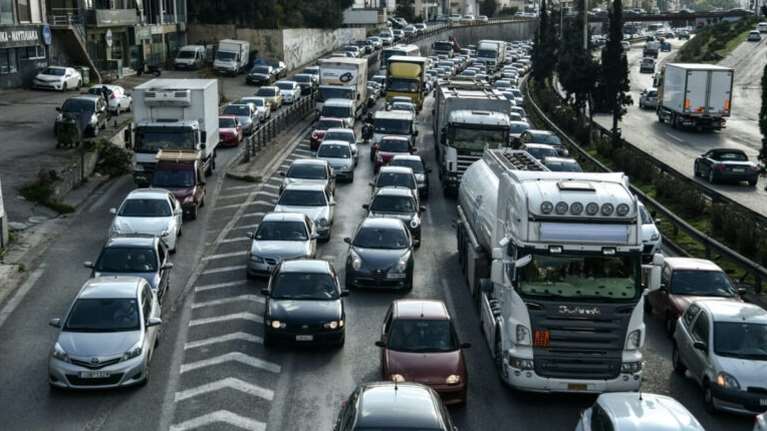 Τροχαίο στον Κηφισό – Τραυματίστηκε μία γυναίκα - Διακόπηκε η κυκλοφορία στην αερογέφυρα προς Λ. Αθηνών