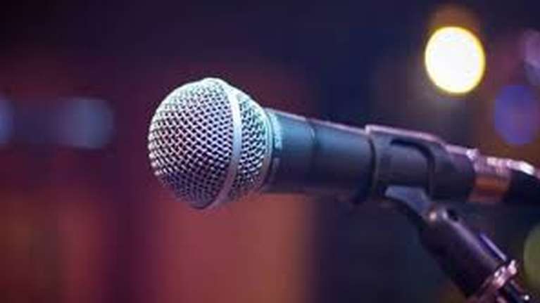 Σε κρίσιμη κατάσταση λόγω κορονονοϊού 33χρονος τραγουδιστής της R&amp;B - Νοσηλεύεται στην εντατική