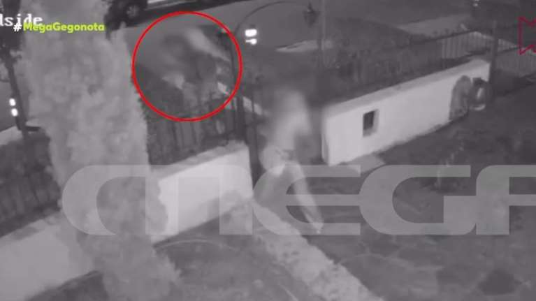 Γλυφάδα: Βίντεο ντοκουμέντο - Ιδιοκτήτης σπιτιού κυνηγά επίδοξους διαρρήκτες