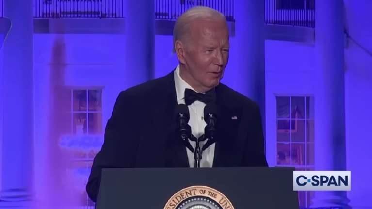 &quot;Σόου&quot; Μπάιντεν στο δείπνο της Ένωσης Ανταποκριτών: Έχω για αντίπαλο ένα 6χρονο [βίντεο]