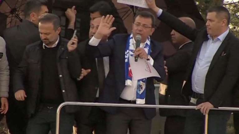 Στην αντεπίθεση ο Ιμάμογλου μετά την επίθεση εναντίον του με πέτρες - &quot;Προβοκάτσια&quot; φωνάζει ο Ερντογάν [βίντεο]