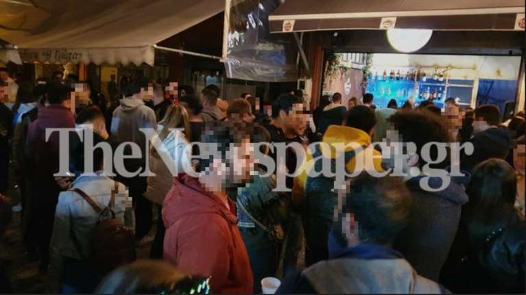Βόλος: Το πάρτι που εξόργισε τον Χαρδαλιά - Εκατοντάδες κόσμου έξω από μαγαζί για... take away κοκτέιλ [εικόνες]