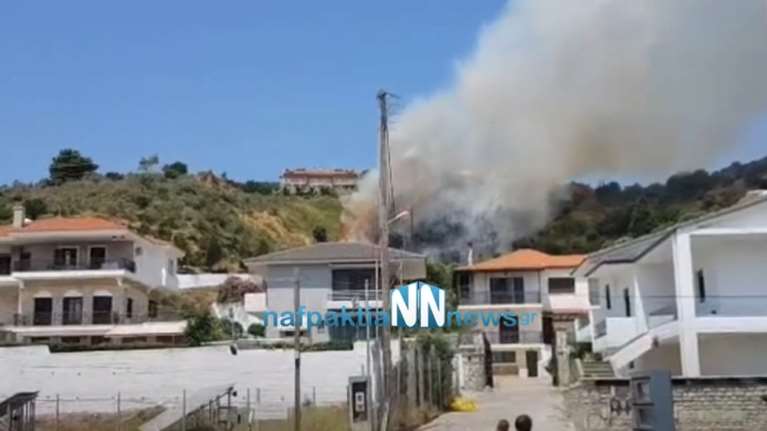 Φωτιά στη Ναύπακτο: Απειλεί σπίτια στον Πλατανίτη [βίντεο]