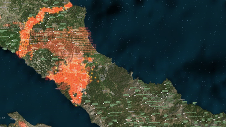 Φωτιά στην Εύβοια: Συγκλονιστικές εικόνες με το μισό νησί να έχει παραδοθεί στις φλόγες - Ανεξέλεγκτα τα πύρινα μέτωπα
