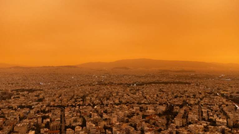 Προειδοποίηση Μαρουσάκη για την επέλαση της αφρικανικής σκόνης: Θα κρατήσει ως την επόμενη εβδομάδα, έρχονται 39άρια