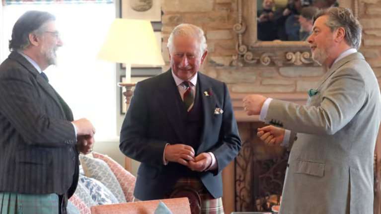 Η μυστική επανασύνδεση του βασιλιά Κάρολου με τον αμφιλεγόμενο πρώην συνεργάτη του, Μάικλ Φόσετ