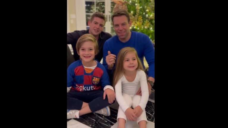 Στέφανος Κασσελάκης: Εύχεται "καλή χρονιά" από το Τέξας με τον Τάιλερ και τα ανίψια του - "Guys, come on..." [Βίντεο]