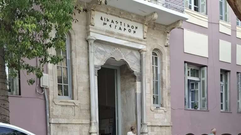 Ηράκλειο: Παραδόθηκε ο 17χρονος για τους πυροβολισμούς έξω από νυχτερινό κέντρο