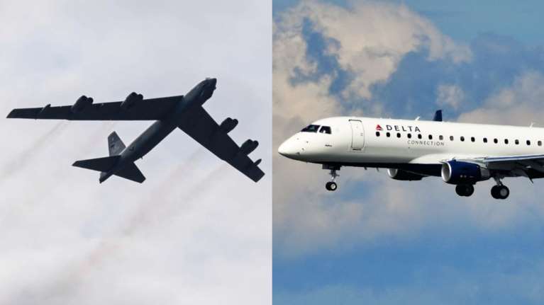 Παραλίγο τραγωδία στις ΗΠΑ: Eπιβατικό αεροσκάφος της Delta απέφυγε σύγκρουση με ένα βομβαρδιστικό Β-52 με απότομο ελιγμό