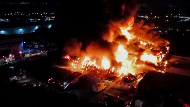 Νέα στοιχεία για τη φωτιά στο εργοστάσιο με τα χαλασμένα γεύματα - Ο αυτόπτης μάρτυρας που άργησε να ειδοποιήσει την Πυροσβεστική...