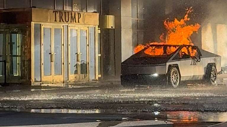 Ψάχνουν αν ο δράστης της Ν. Ορλεάνης σχετίζεται με τον οδηγό του Tesla Cybertruck που εξερράγη στο Λας Βέγκας