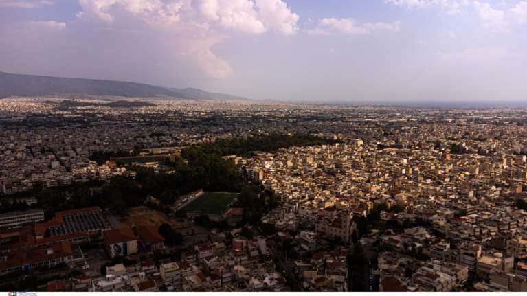 Καιρός: Αίθριος με αραιές νεφώσεις και τοπικές βροχές - Έως τους 24 βαθμούς η θερμοκρασία