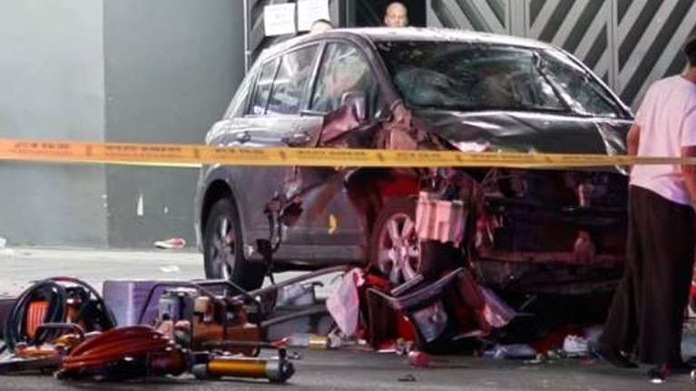 Συναγερμός στο Λος Άντζελες: Όχημα έπεσε πάνω σε πλήθος, τουλάχιστον 30 τραυματίες, οι 7 σε κρίσιμη κατάσταση [εικόνες - βίντεο]