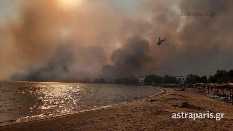 Πύρινος εφιάλτης στη Χίο: Δύσκολη μάχη στο Καμπί για να μην ξεφύγει - Καλύτερη εικόνα σε Άγιο Γιώργη και Ζυφιά