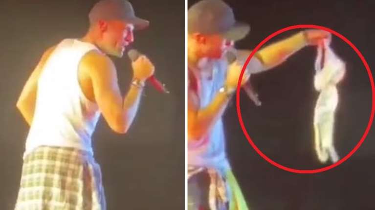 Κωνσταντίνος Αργυρός: Θαυμάστρια του πέταξε σουτιέν σε συναυλία - Δείτε πώς αντέδρασε ο τραγουδιστής [βίντεο]