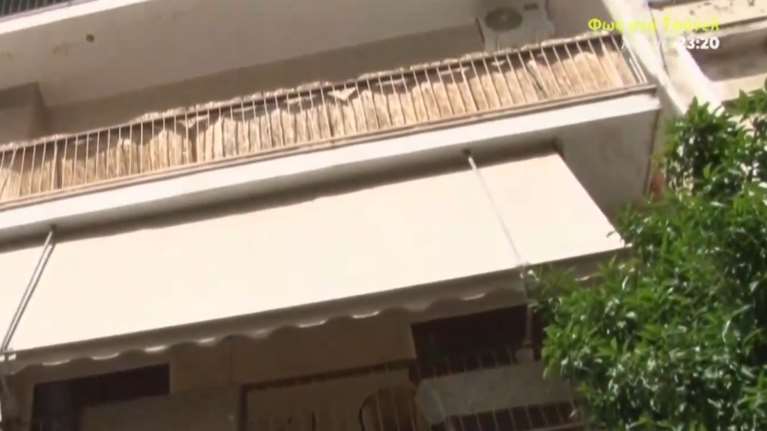 Νέος Κόσμος: Η 15χρονη περιγράφει πώς έγινε η έκρηξη στο σπίτι της - &quot;Ο πατέρας μου με τράβηξε μακριά, αλλά έπαθα εγκαύματα&quot;