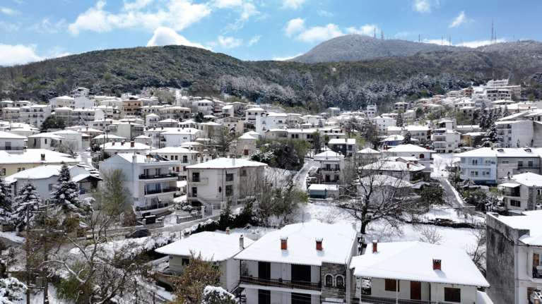 Ψυχρή εισβολή με συννεφιά, βροχές και χιόνια έως και την Τετάρτη - Οι προγνώσεις των μετεωρολόγων [εικόνες-βίντεο]