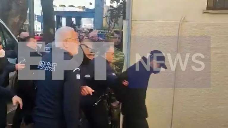 Ένταση στη δίκη του 28χρονου ποδοσφαιριστή που ασελγούσε σε 4χρονο - Τον αποδοκίμασαν εξοργισμένοι συγγενείς