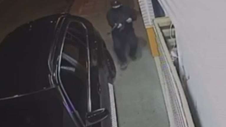 Νέος Κόσμος: Καρέ καρέ η μαφιόζικη εκτέλεση του Βαγγέλη Ζαμπούνη - Απόντες οι 4 σωματοφύλακές του [Προσοχή, σκληρές εικόνες]