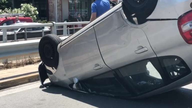 Τροχαίο - σοκ στην Κηφισίας: Αυτοκίνητο αναποδογύρισε μετά από σύγκρουση [βίντεο]