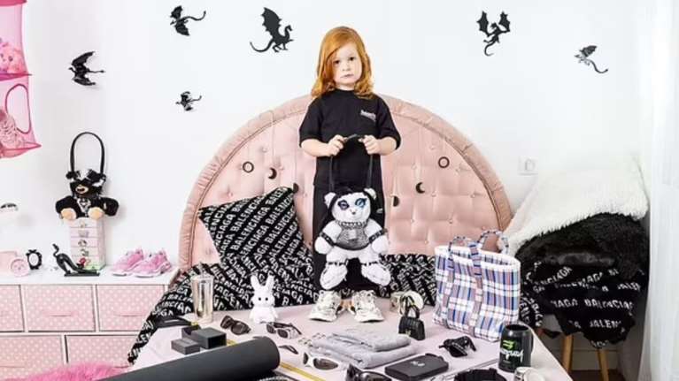 Balenciaga: Περάσαμε μια φανταστική μέρα, λέει ο πατέρας του παιδιού που φωτογραφήθηκε με τα σαδομαζοχιστικά σύμβολα