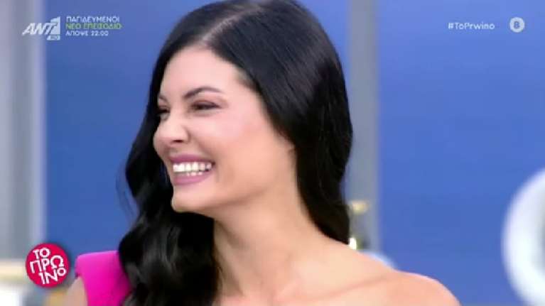 Η Μαρία Κορινθίου και επίσημα στο Πρωινό με τον Γιώργο Λιάγκα: Πρεμιέρα με one shoulder φούξια ολόσωμη φόρμα