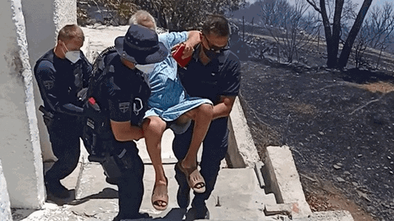 Έγκλημα στην Κερατέα: Τραγική ειρωνεία - Η 86χρονη που σκότωσε ο γιος της είχε σωθεί από τη φωτιά του Αυγούστου