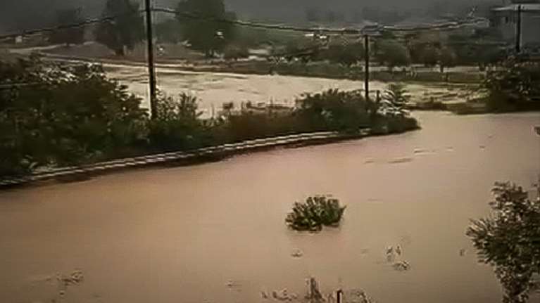 Βούλιαξε από την κακοκαιρία η Εύβοια: Πλημμύρισαν σπίτια, καταστήματα και δρόμοι [εικόνες - βίντεο]