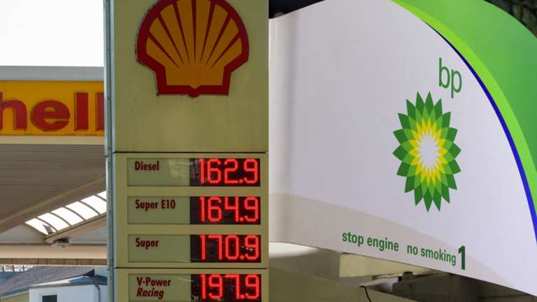 &quot;Ψήνεται&quot; τεράστιο deal: H Shell συζητά την εξαγορά της BP έναντι 80 δισ. δολαρίων