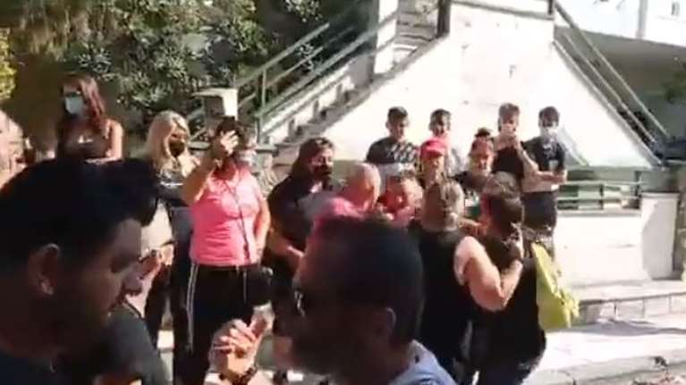 Θεσσαλονίκη: Στα χέρια πιάστηκαν γονείς και αστυνομία σε υπό κατάληψη Γυμνάσιο [βίντεο - εικόνες]