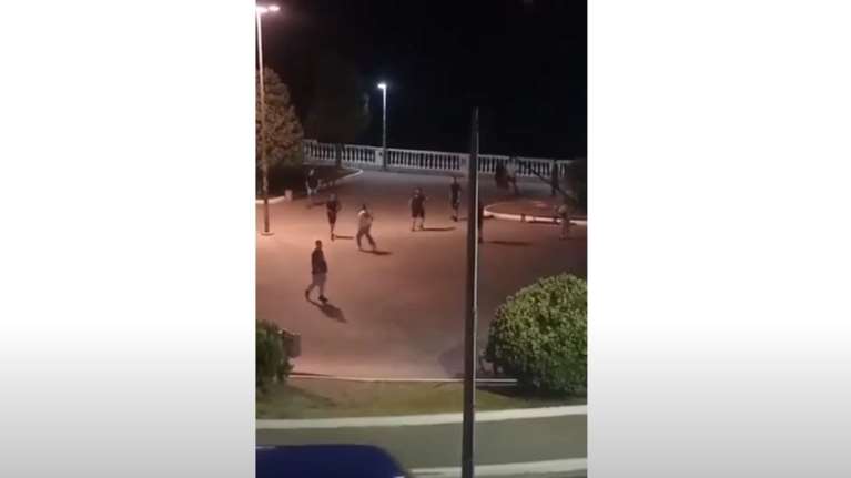 Αμφιλοχία: Βίντεο ντοκουμέντο από τις άγριες συμπλοκές μεταξύ νεαρών για... ένα τραπ τραγούδι