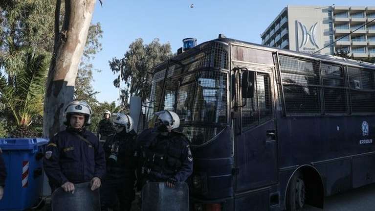 Επτά ανήλικοι συνελήφθησαν για επεισόδια στο κέντρο της Αθήνας