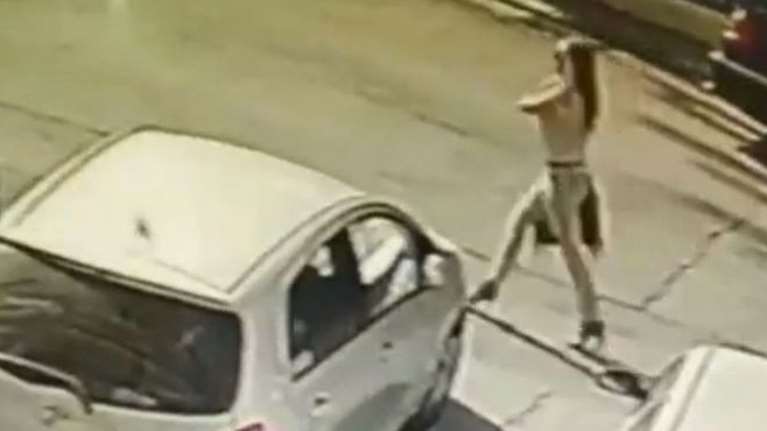 Επίθεση με βιτριόλι: Δεν φορούσε μαύρα η δράστρια - Μοιάζει με γυναίκα από το περιβάλλον της 34χρονης [Βίντεο]