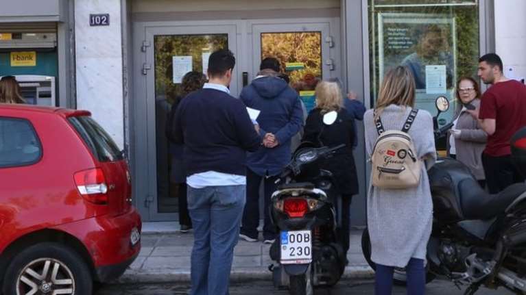 Καταβάλλεται σήμερα το δώρο Πάσχα και η πρώτη &quot;δόση&quot; από το επίδομα των 800 ευρώ